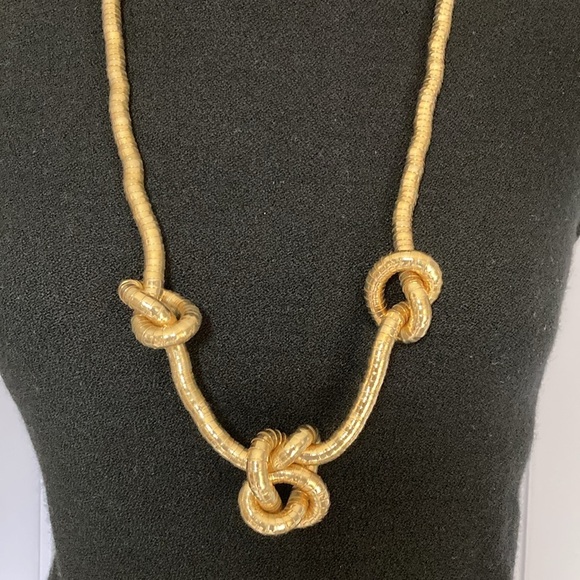 Vintage  Flexible Gold Tone Knot Fluid Metal Necklace - Picture 1 of 11